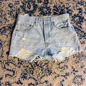 🩵 Iconic Levi 501 Distressed Cutoff Jean Shorts 🩵